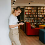 La Generación Z y el Resurgimiento de la Biblia: Un Fenómeno Inesperado la-generaci-n-z-y-el-resurgimiento-de-la